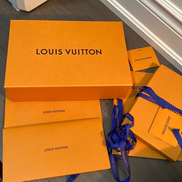 LV box, receipt envelopes and notebook bags - Picture 1 of 1